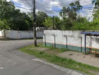 Aluno é baleado na calçada de escola pública em Maranguape, na Grande Fortaleza