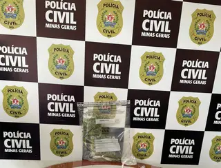 Polícia encontra drogas, R$ 10 mil e joias durante cumprimento de mandado na casa de investigado por tráfico em Montes Claros