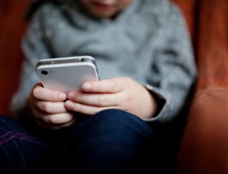 Governo lança nesta terça guia com recomendações sobre uso de celulares e outros dispositivos por crianças e adolescentes