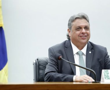 Comissão marca votação do Orçamento para 11 de março