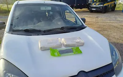 Cocaína é encontrada dentro de painel de carro em Serra Talhada