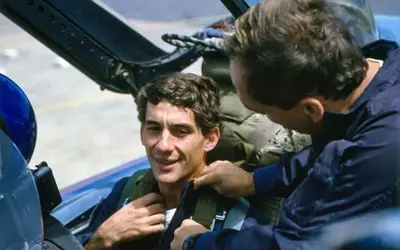 VÍDEO: Apaixonado por velocidade, Senna voou em caça da FAB após 1º título mundial