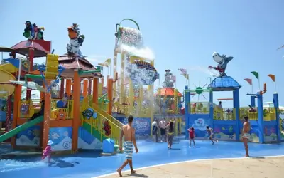 Parque aquático abre 300 vagas de trabalho para alta estação na Grande Fortaleza