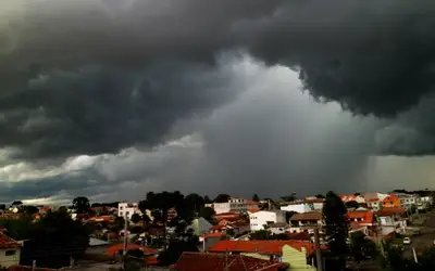 Chuva deve chegar a 121 cidades do Paraná nesta quinta (2), mas não deve ser intensa como no Rio Grande do Sul
