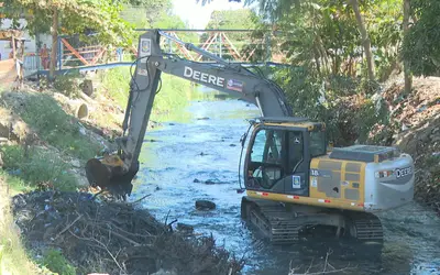Desde as chuvas de janeiro, rios que transbordaram e causaram destruição no RJ não receberam obras do PAC
