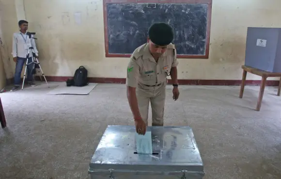 Indianos vão às urnas em eleição nacional