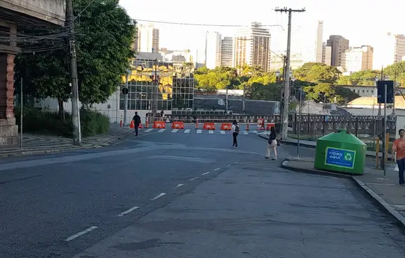 Rua Sapucaí fica fechada nesta semana para testar obra de requalificação