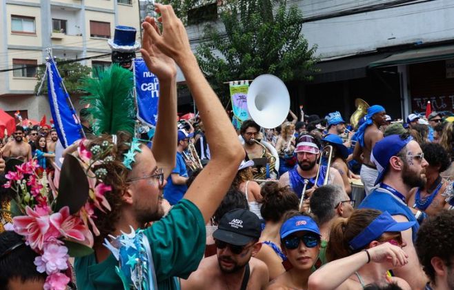 Bloco mais antigo de São Paulo anima carnaval no centro da cidade