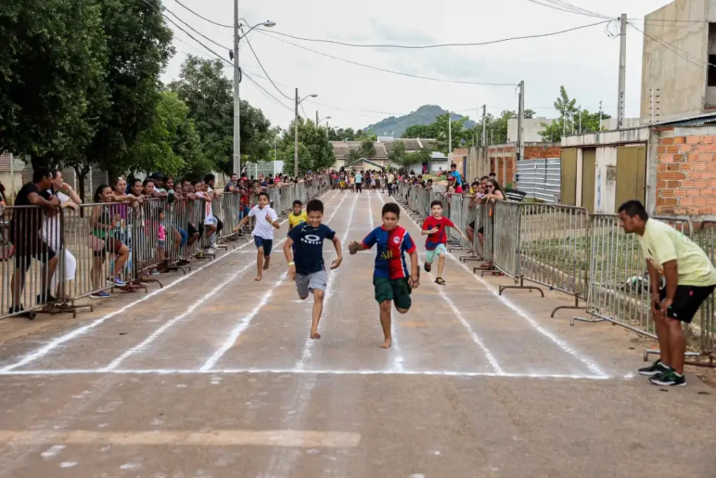 Corridinha de Natal na ETI Caroline Campelo: 6ª Edição Encanta Crianças e Fortalece Laços Comunitários