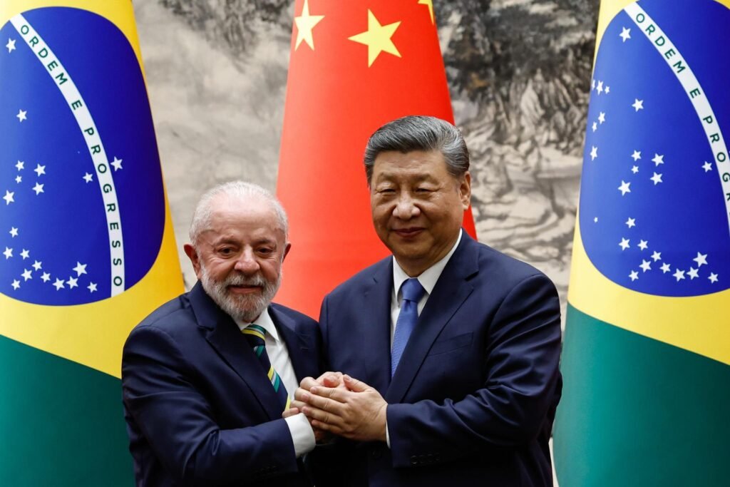Lula anuncia isenção de vistos para cidadãos da China entrarem