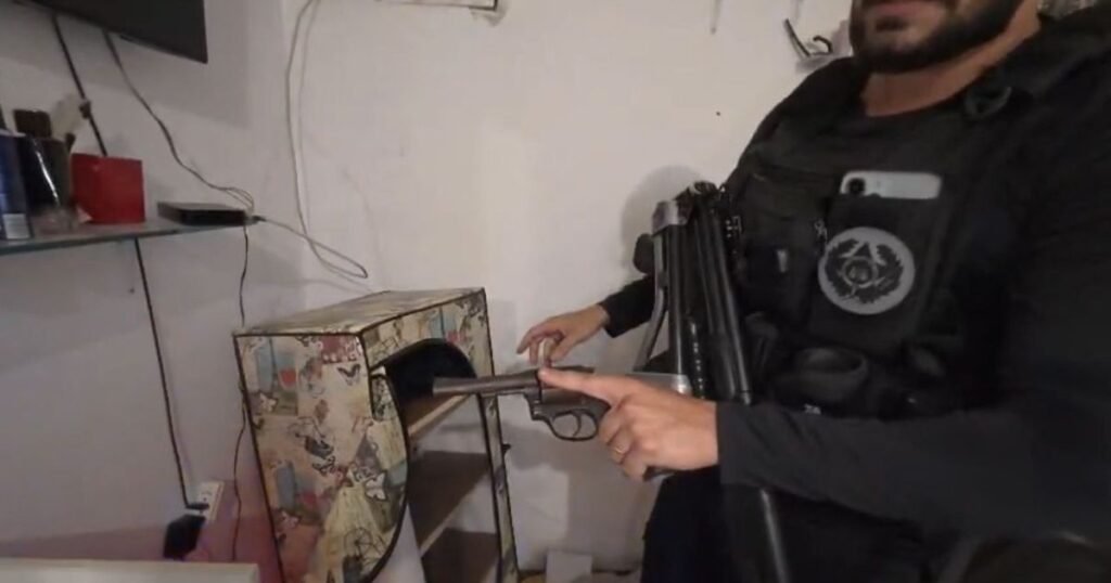 Operação Contenção mira grupo ligado ao CV na Baixada Fluminense Operação Contenção mira grupo ligado ao CV na Baixada Fluminense