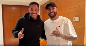 Neymar e Vitor Roque: Diálogo Descontraído na Kings League e Convite Bem-Humorado ao Santos