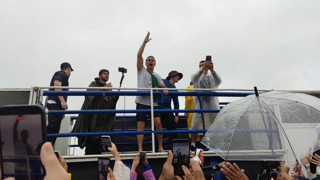 “Moraes, o Brasil não tem medo de você”, diz Nikolas ao fim da Caminhada
