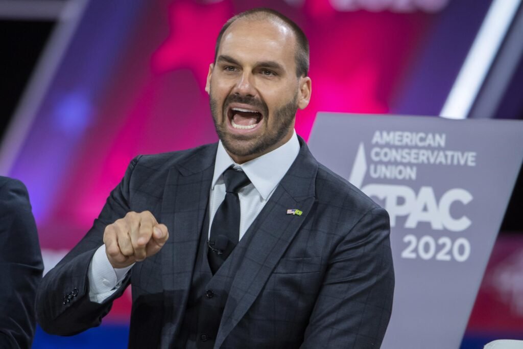 Eduardo fala de preocupação com segurança de Flávio na eleição