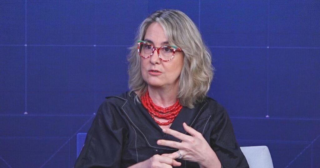 Mudanças na forma de trabalho exigem redução de jornada, diz economista