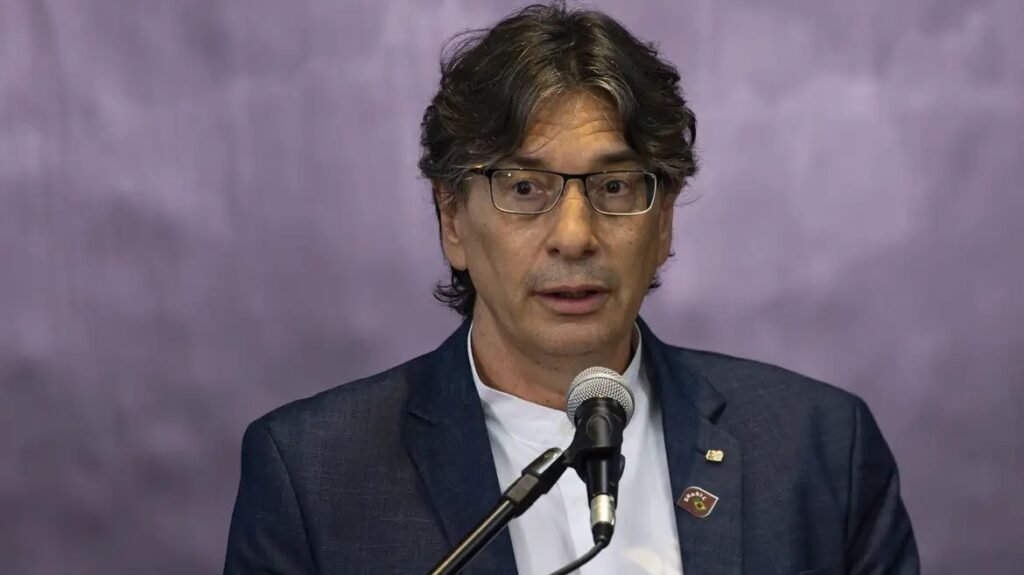 Servidores do IBGE fazem abaixo-assinado contra presidente e defesa da autonomia Servidores do IBGE fazem abaixo-assinado contra presidente e defesa da autonomia