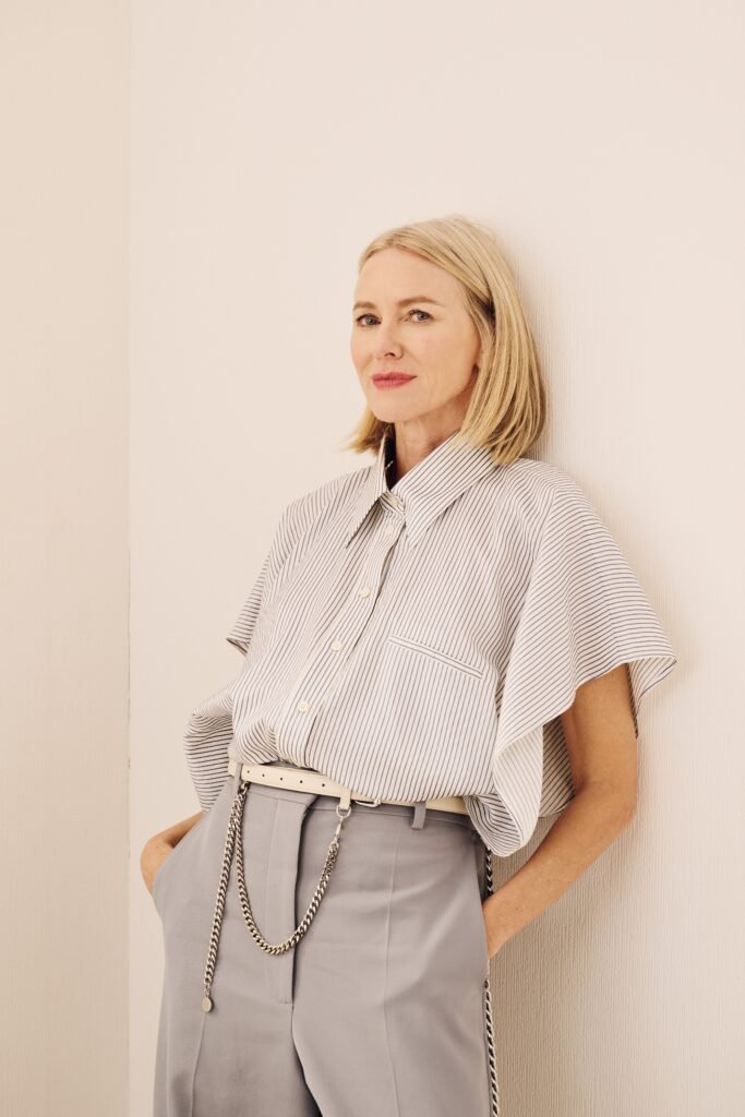 Naomi Watts abraça a idade e fala sobre recusa a procedimentos estéticos: "Não quero mais parecer ter 25 anos"