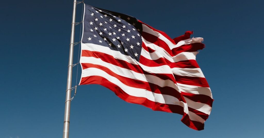 Governo Trump revoga regra que incentivava produção de veículos elétricos