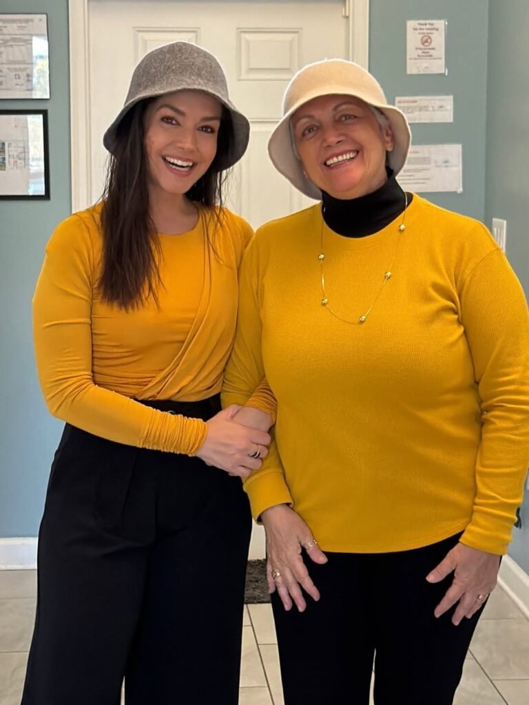 Thais Fersoza combina look sem querer com a mãe e faz declaração: ‘Amo nossa sintonia’