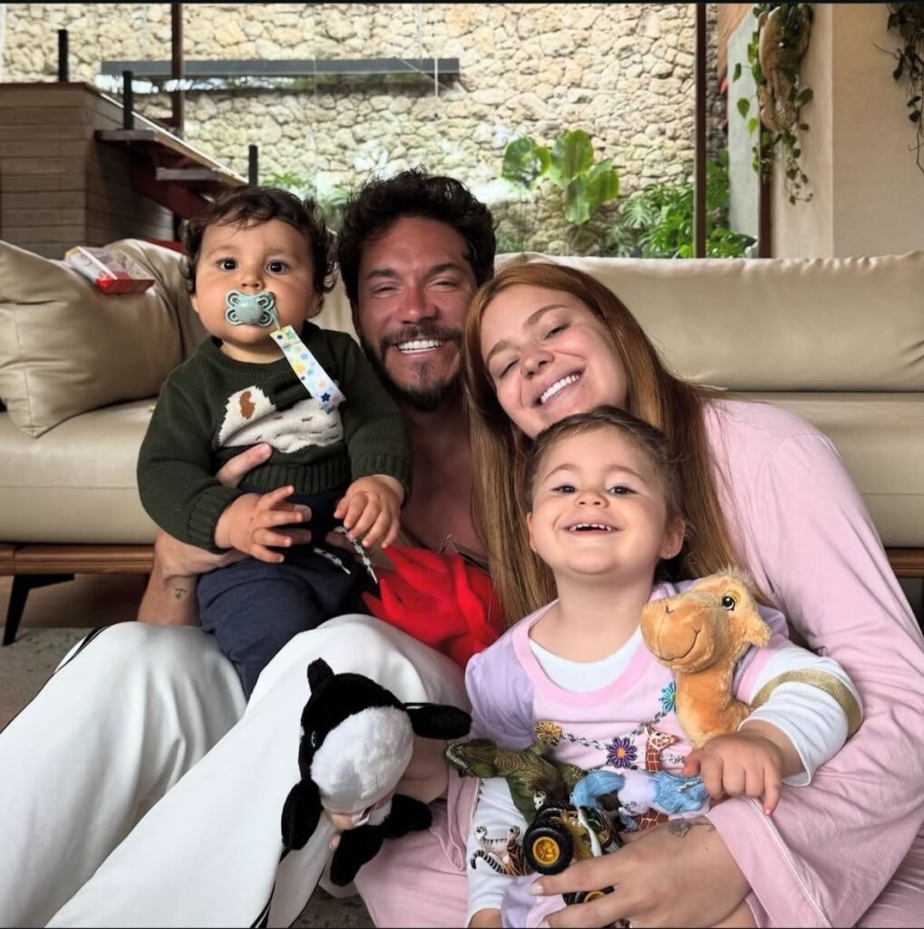 Eliezer faz alerta sobre a normalização de pais darem selinho na boca dos filhos: ‘Acho perigoso’ Eliezer faz alerta sobre a normalização de pais darem selinho na boca dos filhos: ‘Acho perigoso’