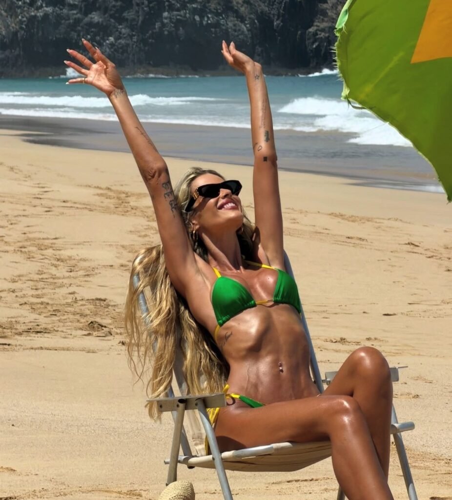Yasmin Brunet curte o Carnaval em praia
