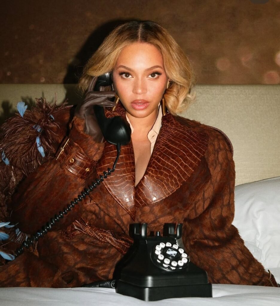 Novo visual marca fase ousada de Beyoncé no Super Bowl Novo visual marca fase ousada de Beyoncé no Super Bowl