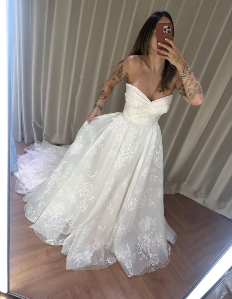 Mari Palma exibe cliques inéditos da prova de seu vestido de noiva