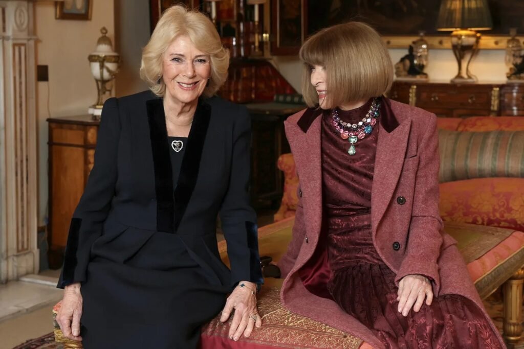 Rainha Camilla veste all black para encontro com Anna Wintour Rainha Camilla veste all black para encontro com Anna Wintour