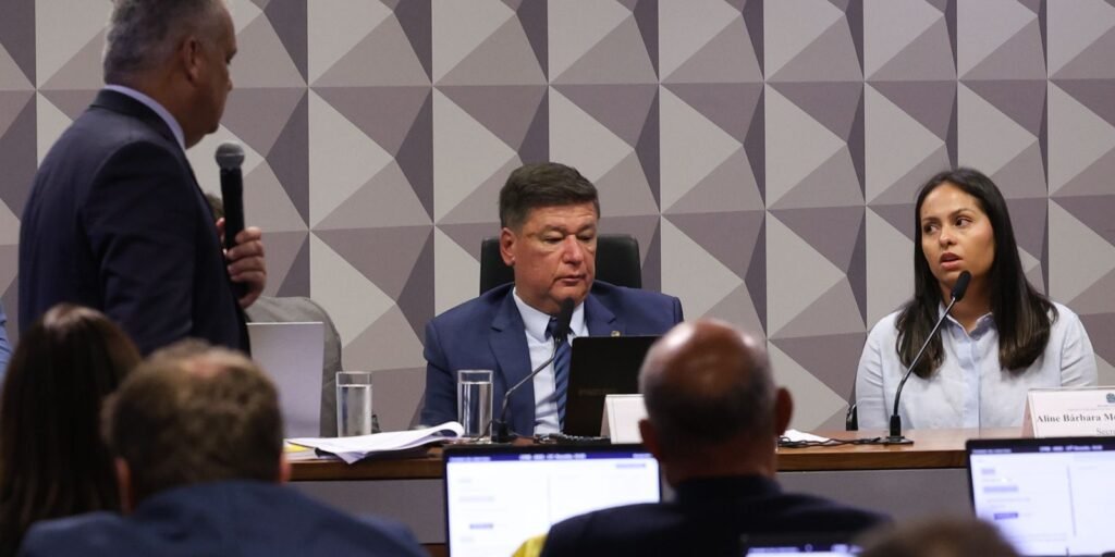 Ex-Secretária de Empresário Suspeito de Fraude no INSS Confirma Acesso a Cofre em Depoimento à CPMI