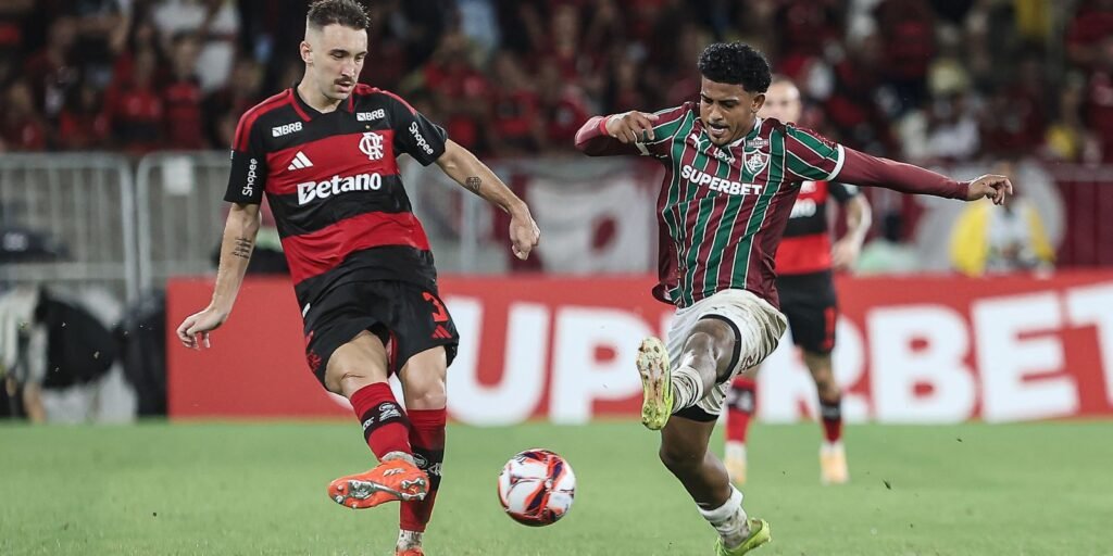 Fluminense e Flamengo jogam por título do Campeonato Carioca Fluminense e Flamengo jogam por título do Campeonato Carioca