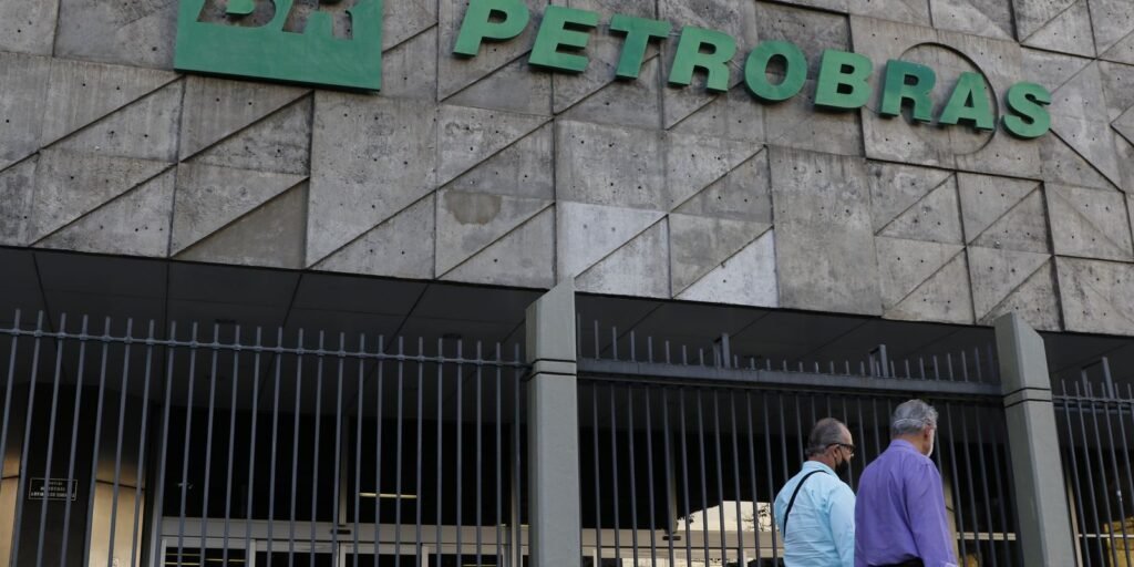 Petrobras aprova adesão ao programa do governo para baratear diesel Petrobras aprova adesão ao programa do governo para baratear diesel