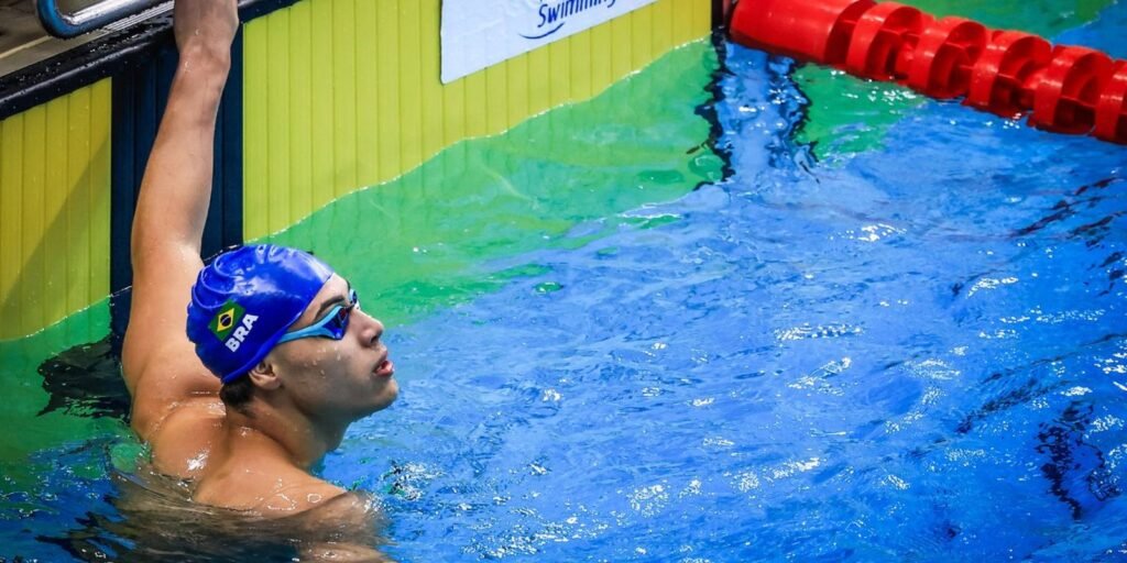 Arthur Xavier é prata nos 100m costas em competição em Barcelona Arthur Xavier é prata nos 100m costas em competição em Barcelona