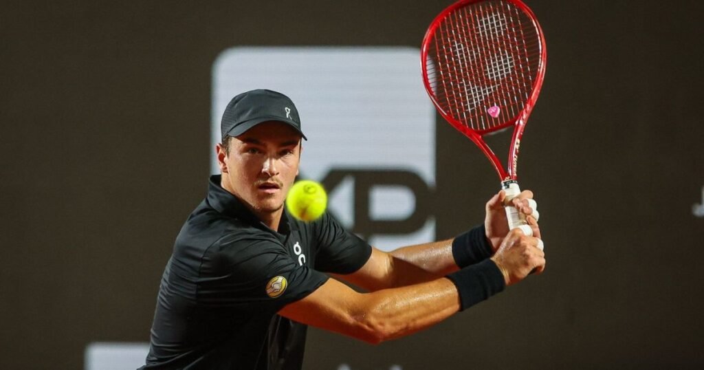 Jogada de João Fonseca é premiada como destaque do mês pela ATP; veja Jogada de João Fonseca é premiada como destaque do mês pela ATP; veja