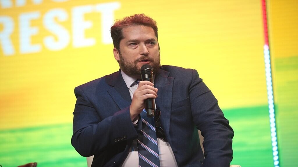 Bolsonaro pede para antecipar visita de assessor de Trump