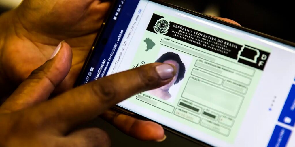 Abramet Alerta para Riscos de Segurança Viária com Novas Regras de Trânsito e Renovação Automática da CNH