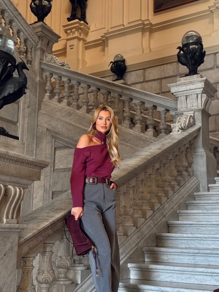Ana Paula Siebert elege look moderno para passeio no Museu do Ipiranga
