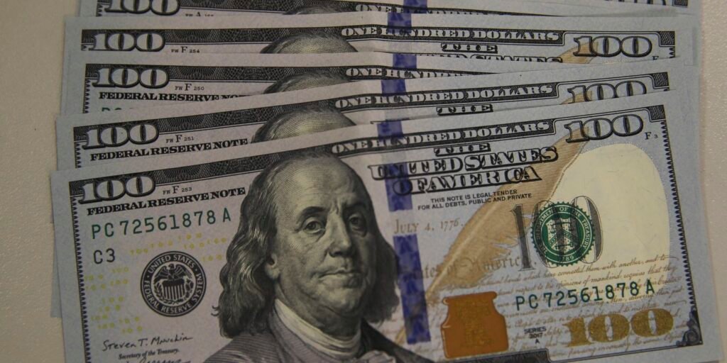 Dólar Recua para R$ 5,24 em Dia de Ajuste e Bolsa tem Pior Semana Desde 2022