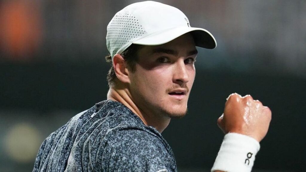 Na melhor atuação no ano, João Fonseca vence Collignon em Indian Wells