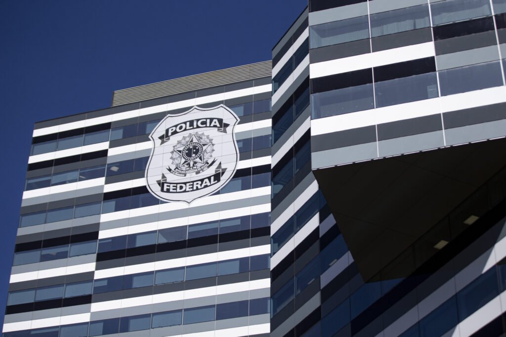 PF faz nova operação em investigação que cita ex-nora de Lula PF faz nova operação em investigação que cita ex-nora de Lula