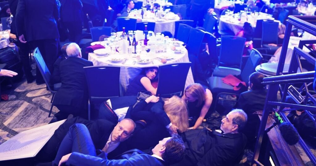 Âncora da CNN presente em jantar em Washington relata momentos após tiros