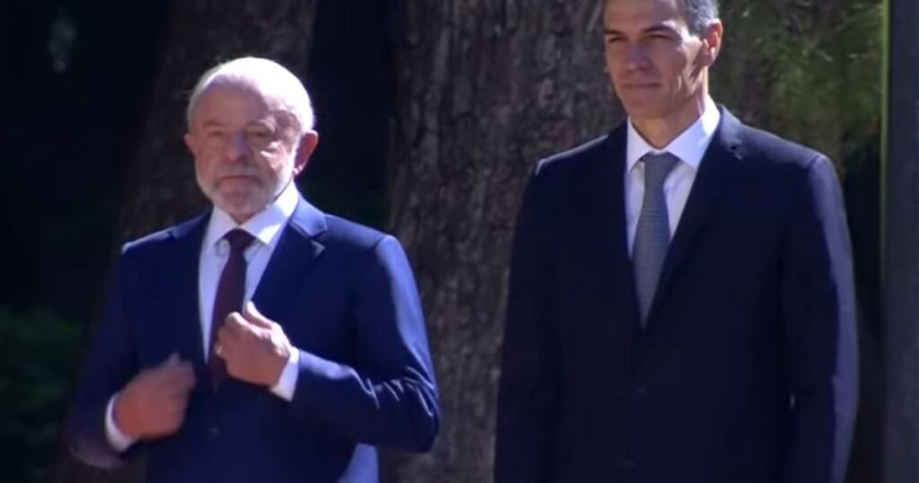 Lula é recebido por Pedro Sánchez para reunião em Barcelona