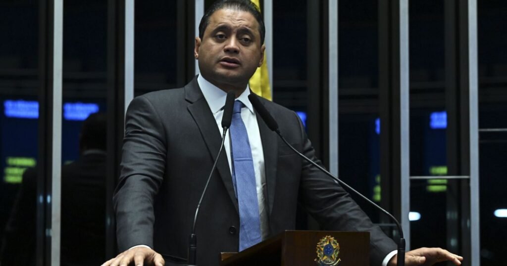 Após leitura do relatório, Messias se reúne com Weverton no Senado Após leitura do relatório, Messias se reúne com Weverton no Senado