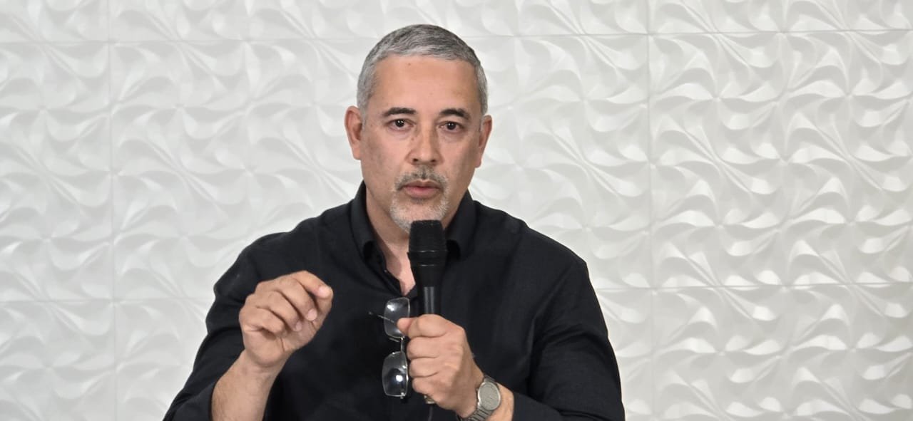 A SOLIDEZ DO INVISÍVEL: Entre a Matéria e o Espírito