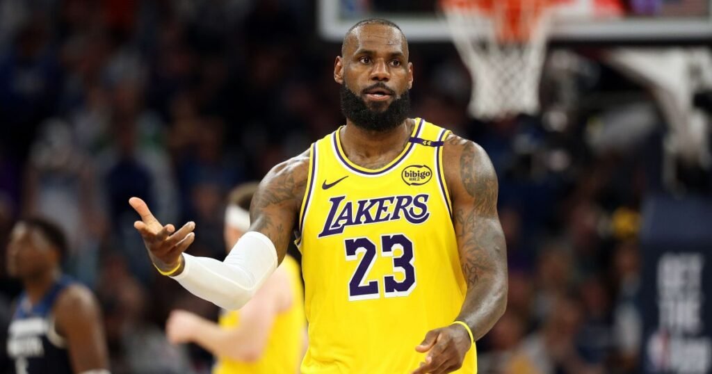 NBA: Lakers abrem 3 a 0 sobre os Rockets; Celtics batem 76ers fora